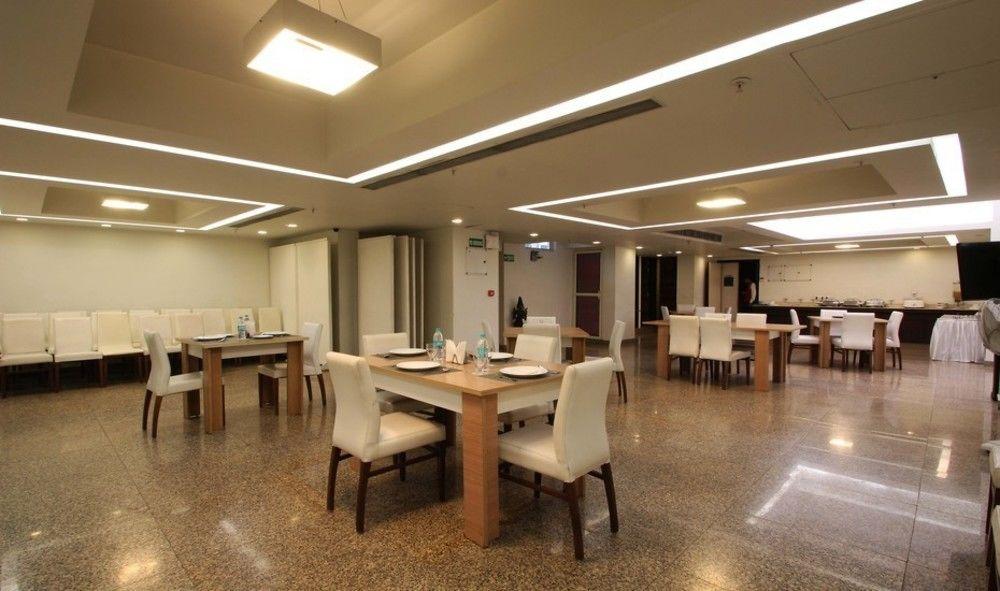 Hotel Ivory 32 New Delhi Buitenkant foto