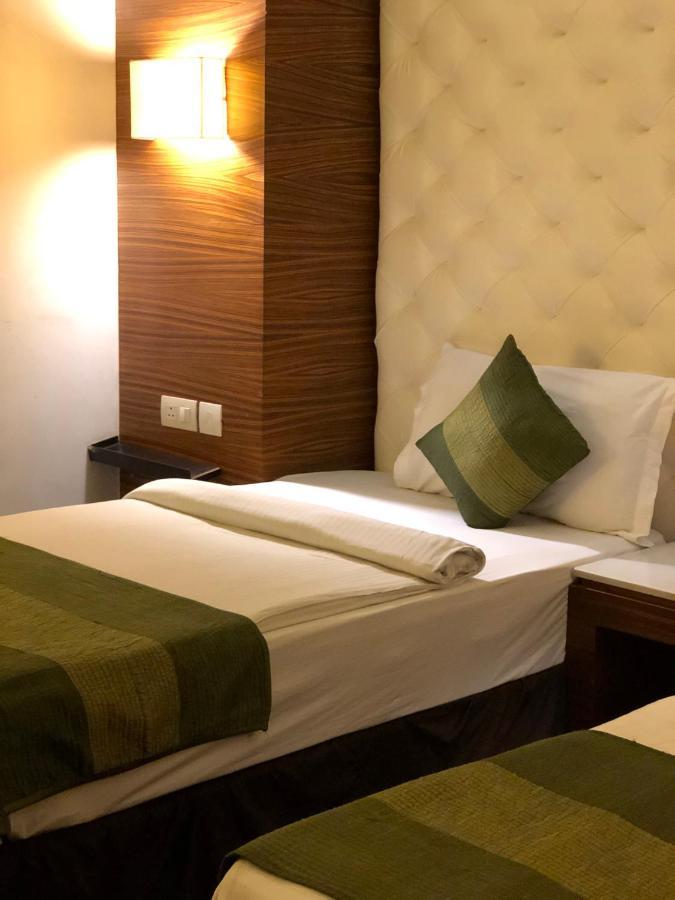 Hotel Ivory 32 New Delhi Buitenkant foto