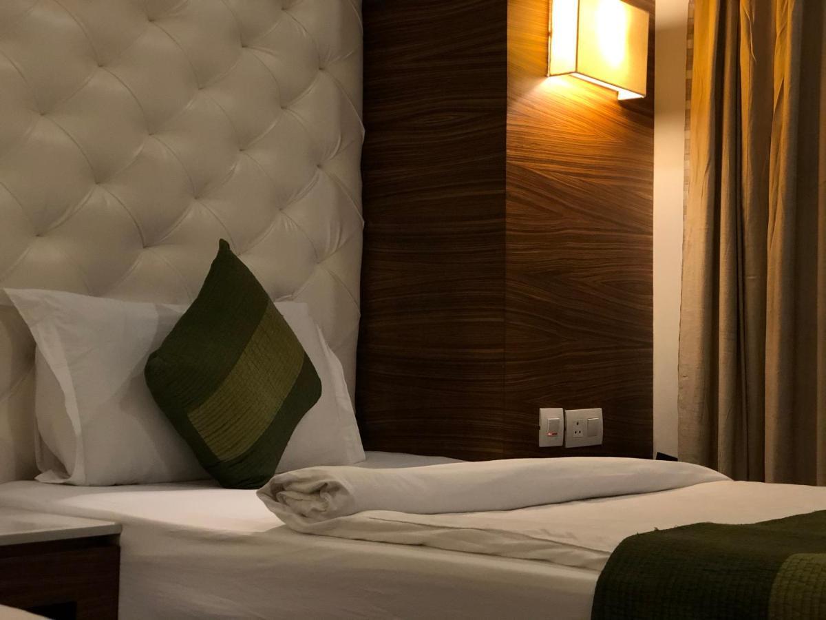 Hotel Ivory 32 New Delhi Buitenkant foto