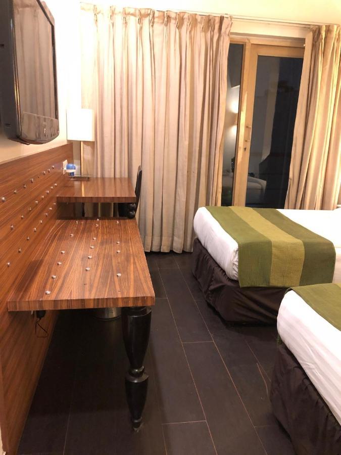 Hotel Ivory 32 New Delhi Buitenkant foto
