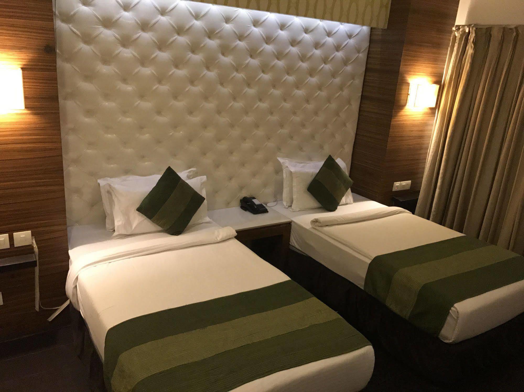 Hotel Ivory 32 New Delhi Buitenkant foto