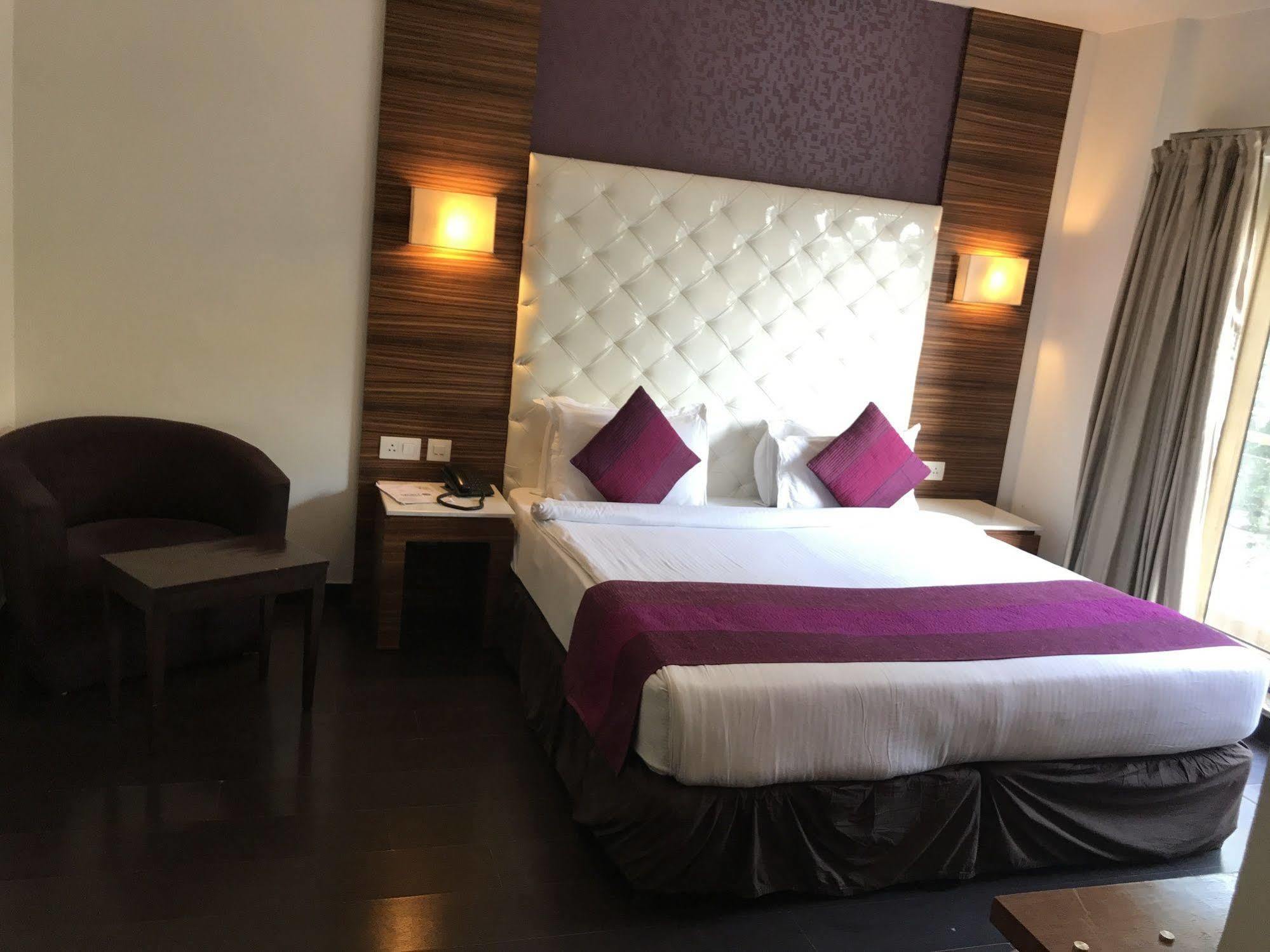 Hotel Ivory 32 New Delhi Buitenkant foto