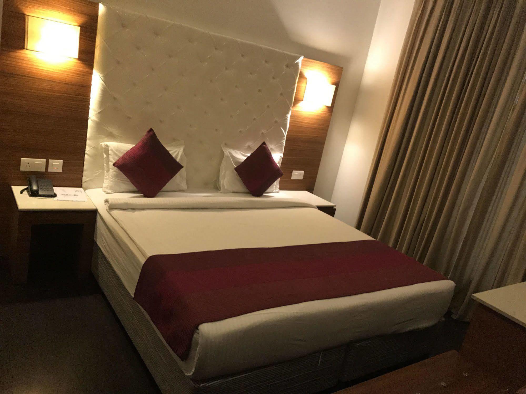 Hotel Ivory 32 New Delhi Buitenkant foto
