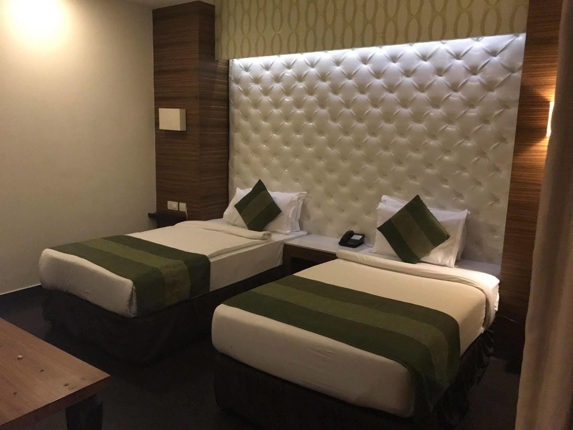Hotel Ivory 32 New Delhi Buitenkant foto