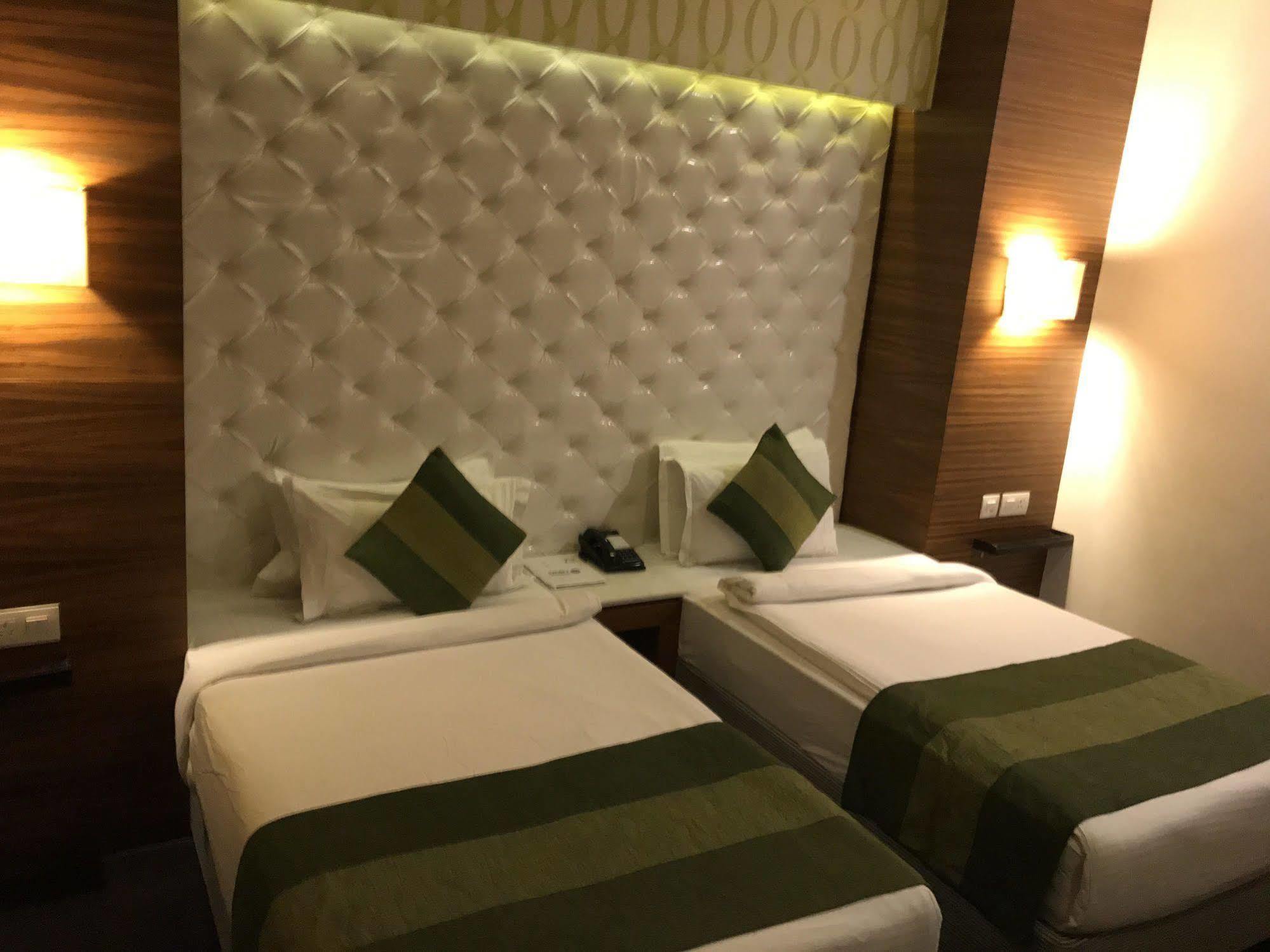 Hotel Ivory 32 New Delhi Buitenkant foto